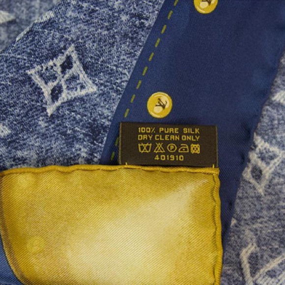 Louis Vuitton Denim style Silk scarf - Picture 4 of 4